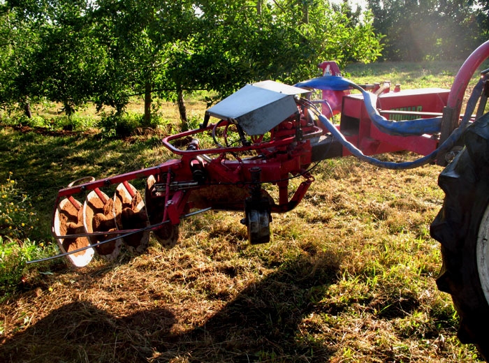 Outil de désherbage mécanique Ommas® (c) INRA Gotheron