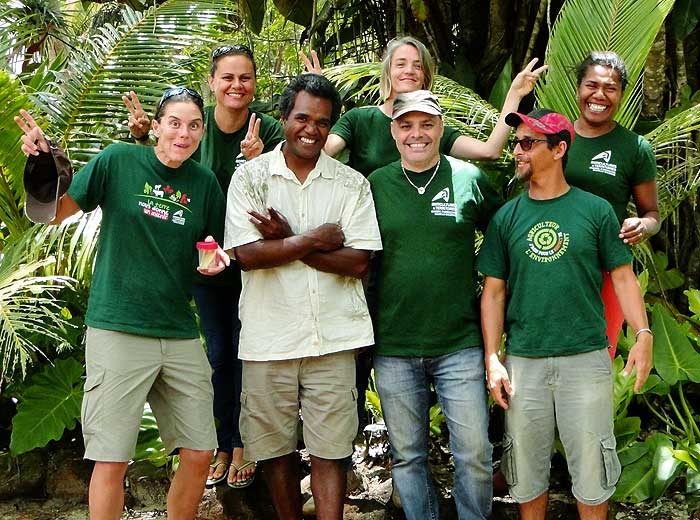 Sophie TRON,  Gwenaelle LETOURNEUR, Pothin WADRA, Claire ROCHETTE, Didier PASTOU, Nicolas HUGOT, Lucienne NEMEMBREUX (de gauche à droite)
Equipe GDS-V - POLYNESIE-FRANCAISE